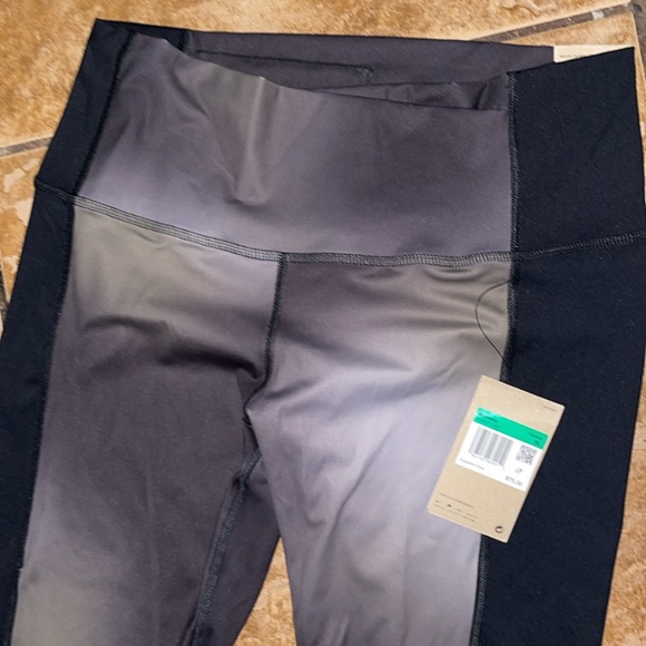 Nike yoga High Rise Black/Grey 7/8 leggings - Picture 3 of 5